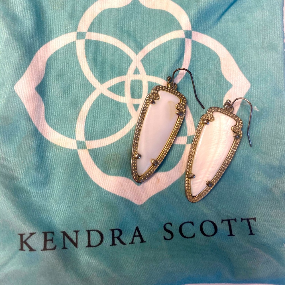 Kendra Scott Drop Arrow Earrings Ivory Pearl